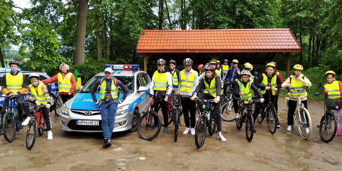 ,, JEDNOŚLADEM BEZPIECZNIE DO CELU" – POLICJANCI Z ZAWIDZA ZABEZPIECZALI RAJD ROWEROWY