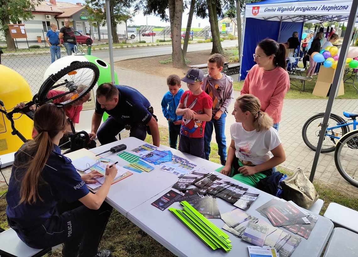 Policjanci na Pikniku Bezpieczeństwa i Profilaktyki w Wąpielsku